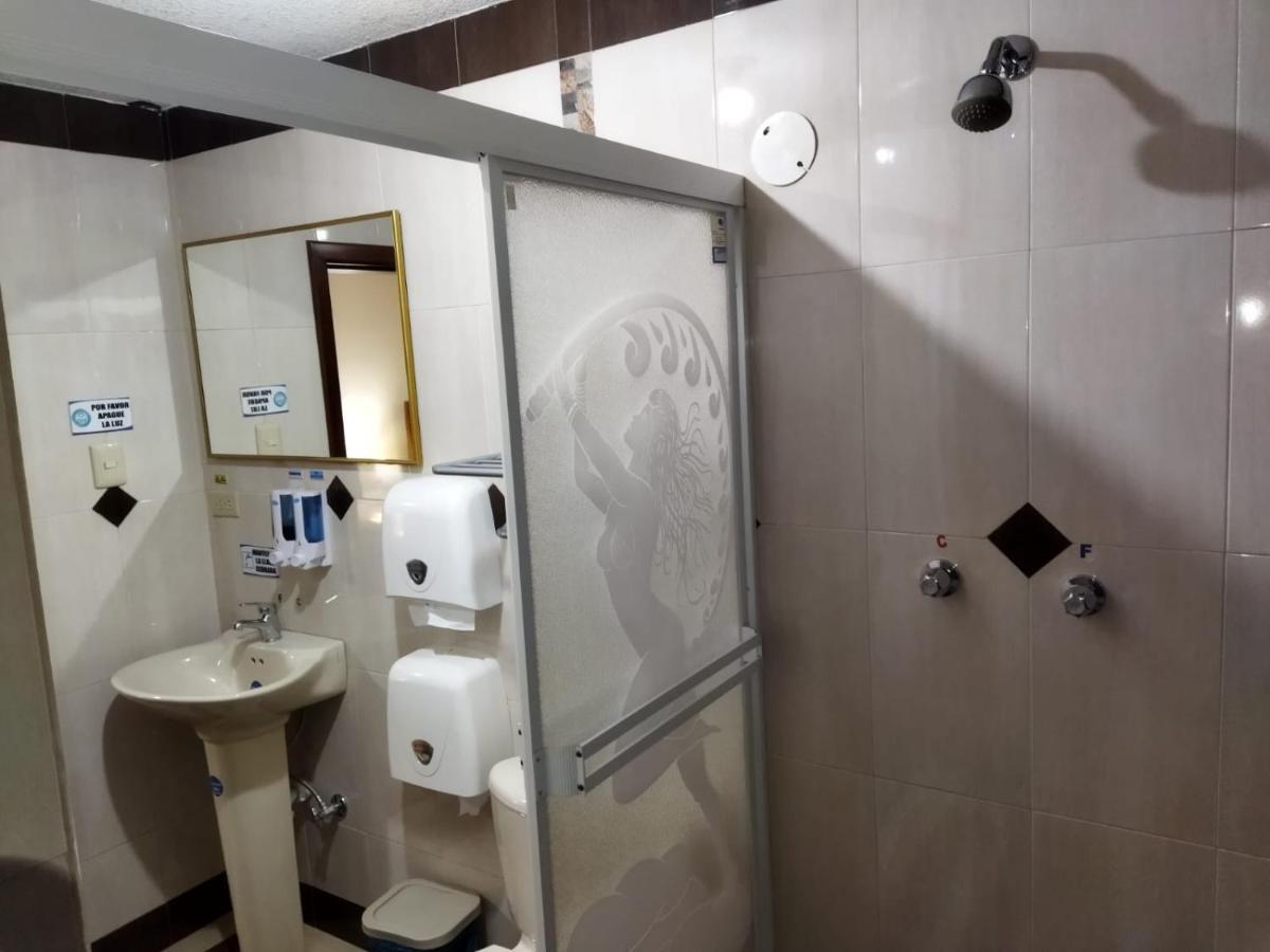 Hotel Velanez Suite Риобамба Экстерьер фото